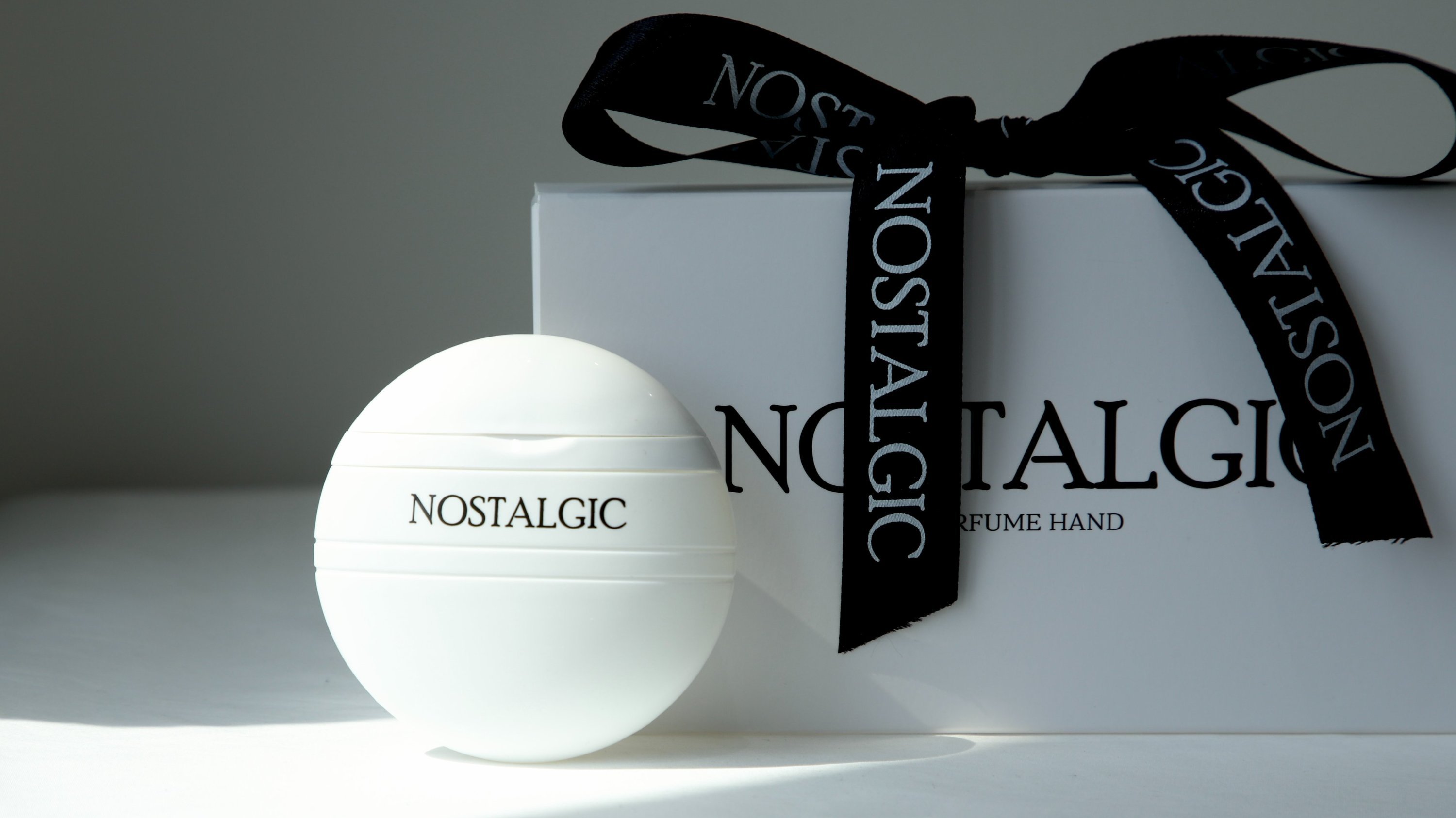 [Perfume Hand Cream] The only one of its kind, a nostalgic-inspired ...