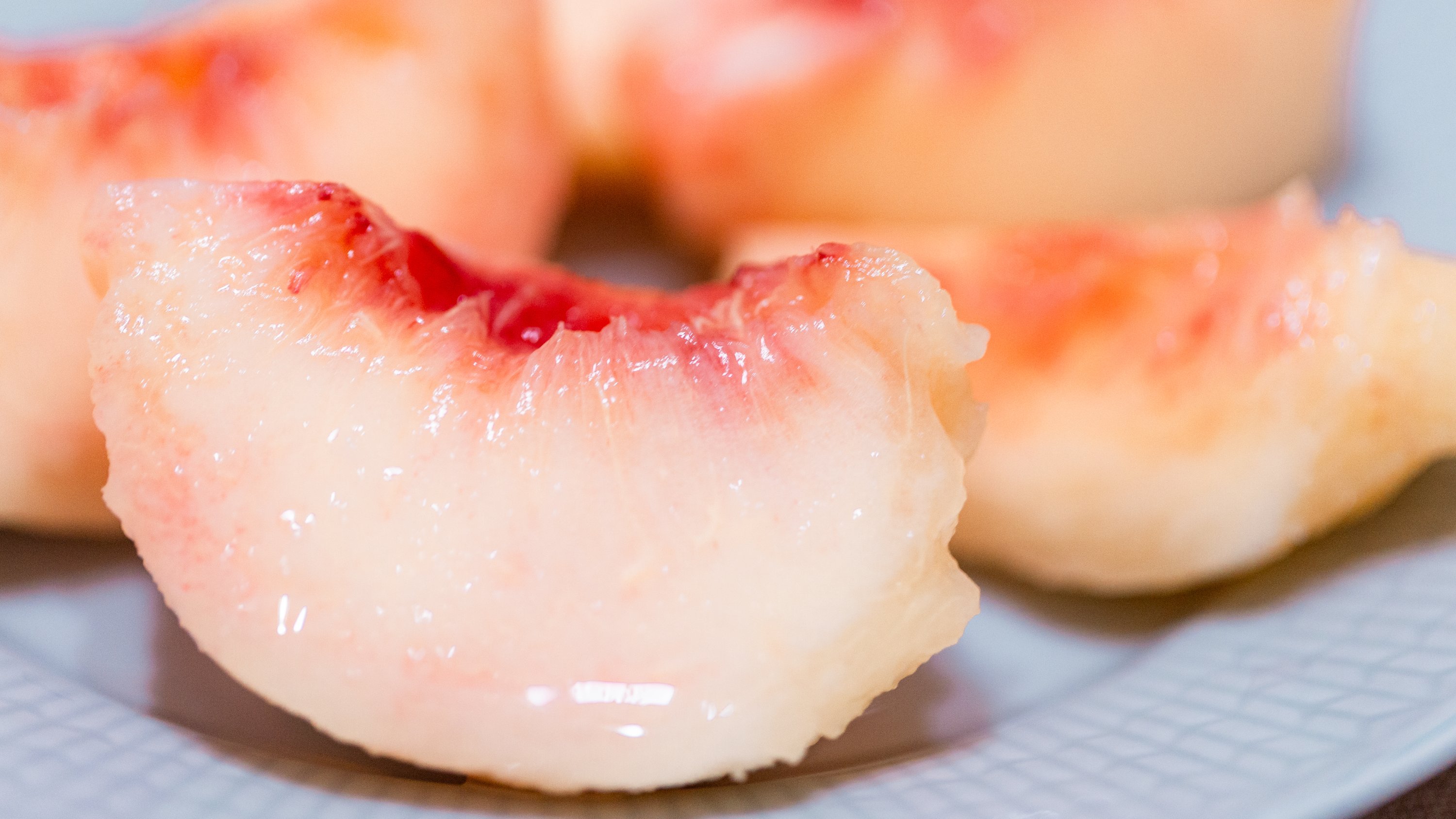 Enjoy the sweetness of Baekcheon Hwangdo and the refreshing sweetness of Cheonha Jeil-do—two peaches in one!