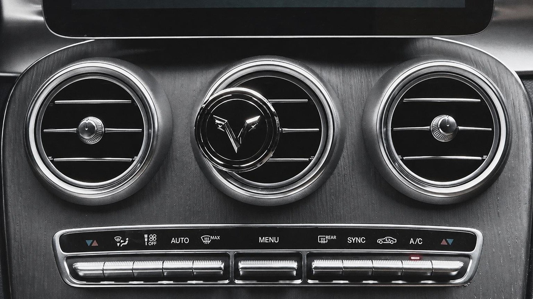 VELTA the perfect scent accessory to elevate your car's ambiance