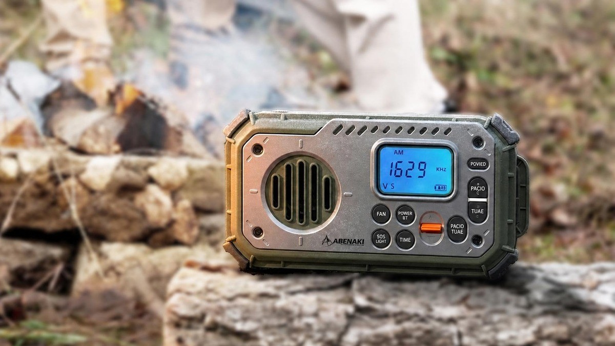 [Essential for Emergencies] Abenaki Crank Portable Radio & Bluetooth Speaker