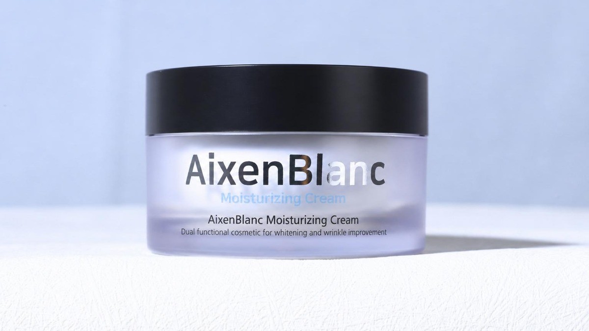 Soft hydration revolution that brightens your skin 'Exanblanc'