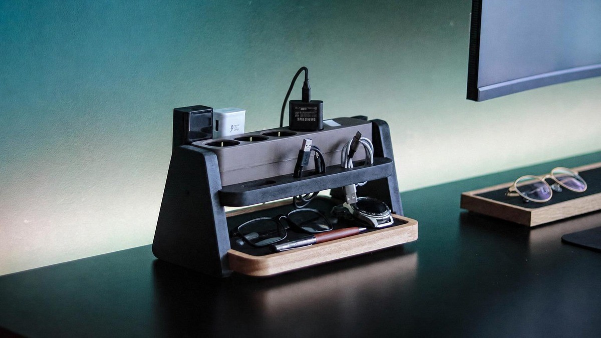 [Multi-Tap Trace Stand] Stop placing it on the floor. Now proudly display it elevated