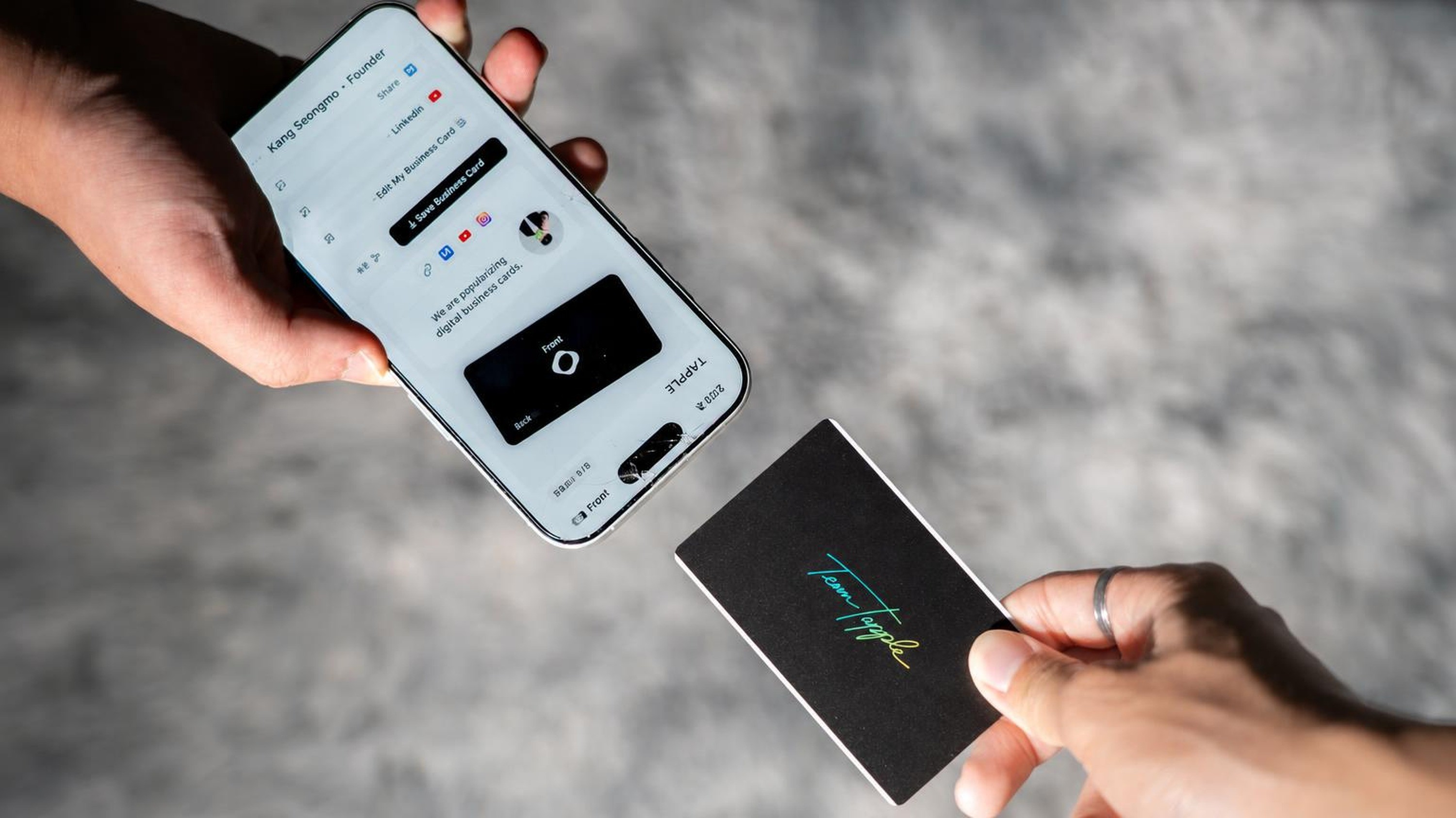 TAPPLE the digital business card that connects with a single tap