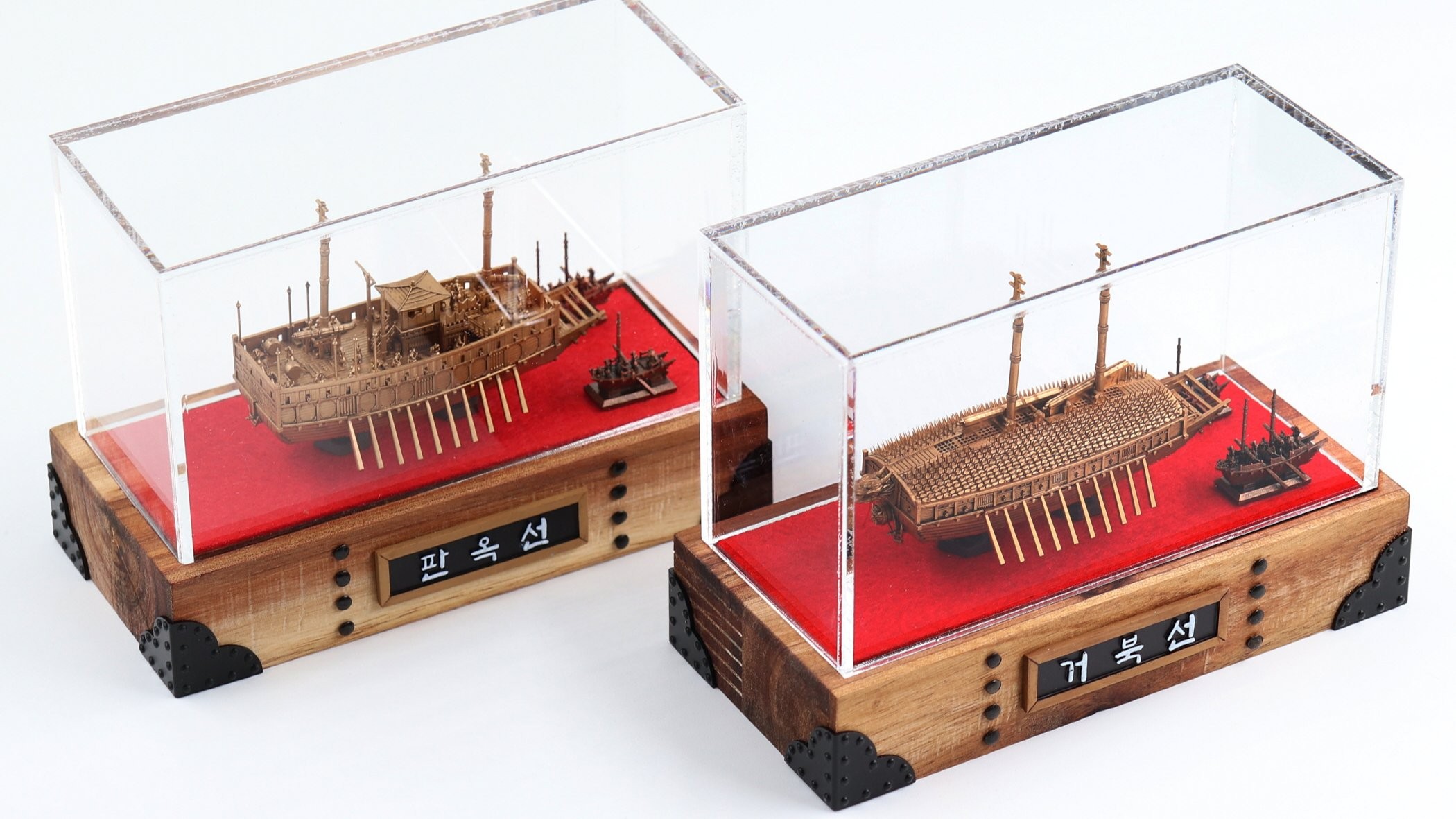 朝鮮を守った本物の強力な武器、亀甲船と板屋船の精密ミニチュア