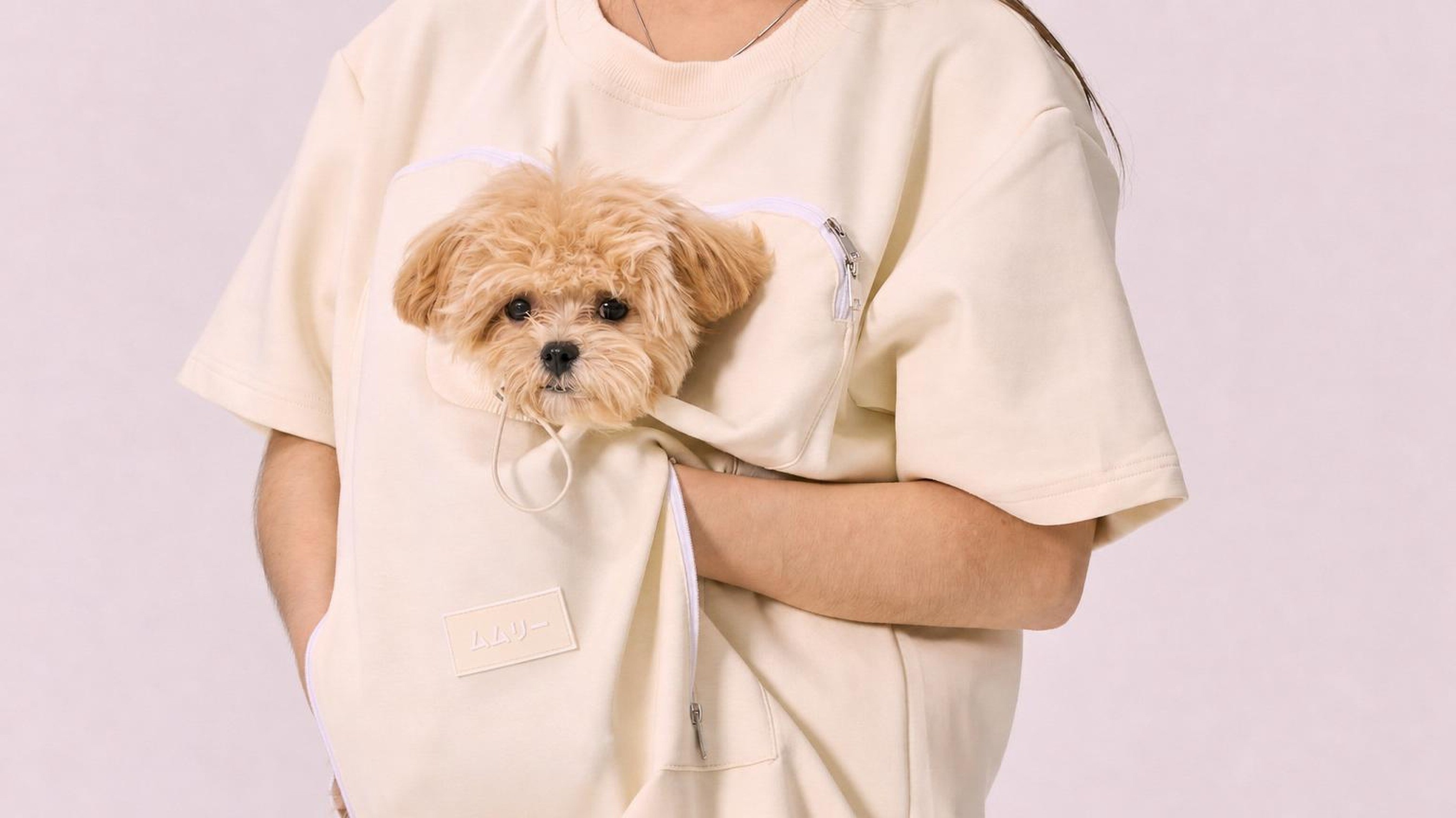 腕が疲れるほど抱っこせず、そっと抱きしめて。世界に一つだけのわんこTシャツ
