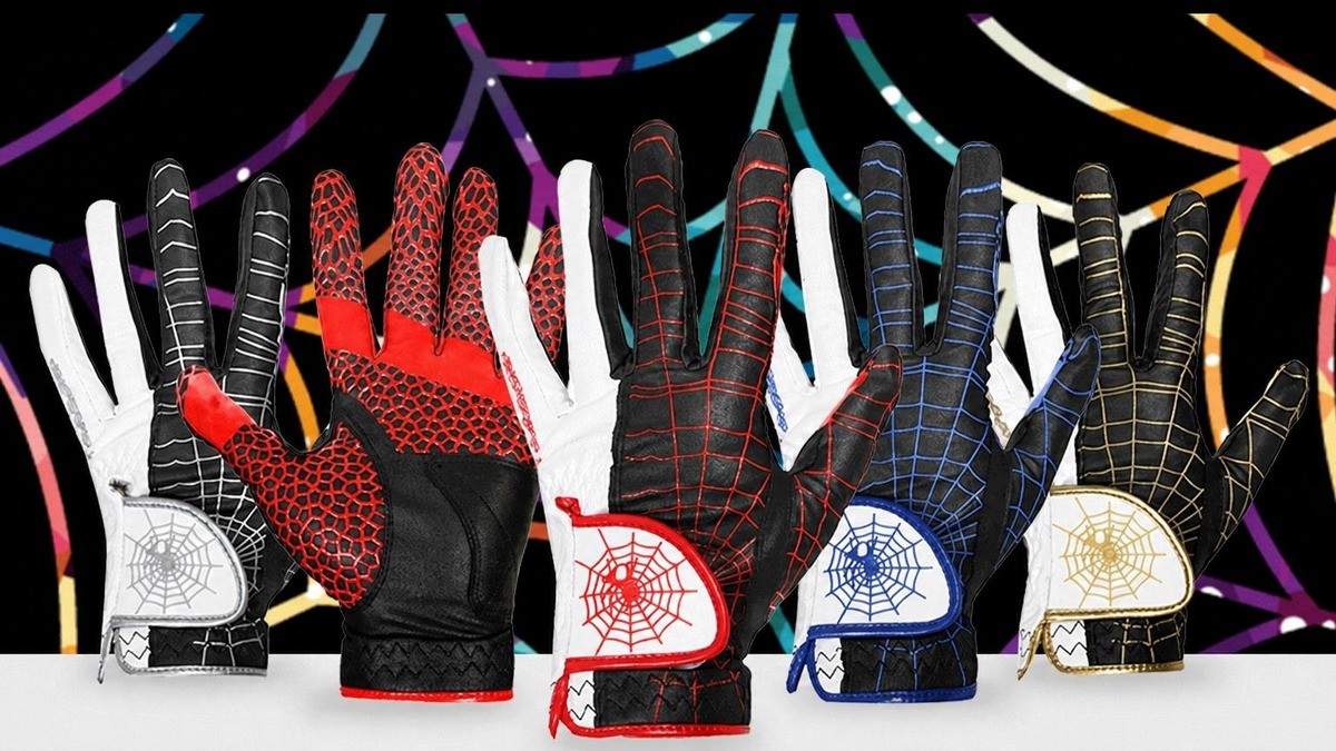 革新のゴルフグローブ、手に吸い付くスパイダーグリップ