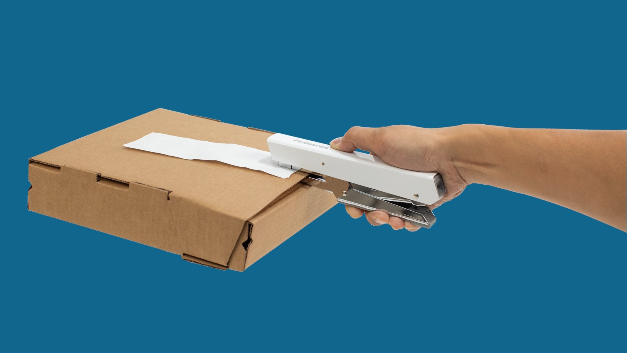 A4纸40张也能单手一秒搞定！Fellowes Korea的精品折页订书机